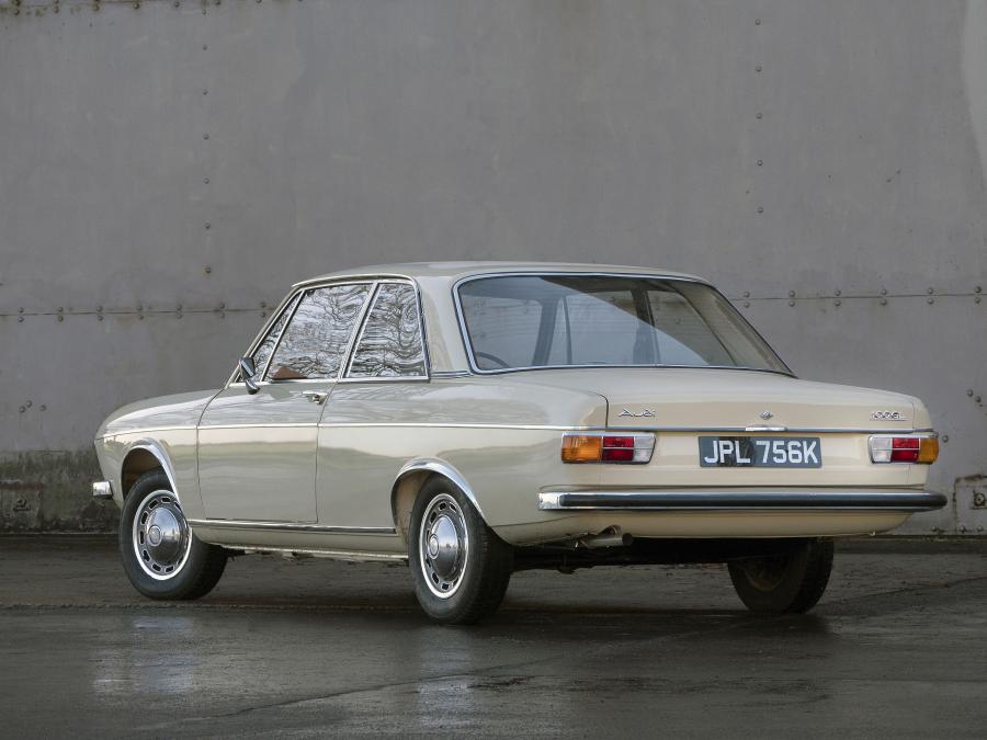  Audi 100 2-Door GL (C1) 1971 года  (UK) (фото 2 из 8)